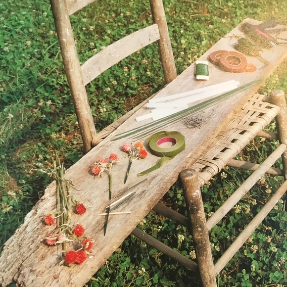 A beautiful book - WREATHS from the Garden - Picture 2 of 5